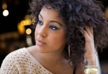 Maria Jackson Gives Large Bags With Essentials to the Poor in New York